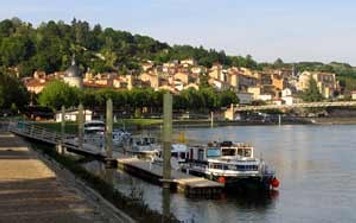  Halte fluviale et vieille ville de Trévoux © V.Gamon, Communauté de Communes Saône Vallée
